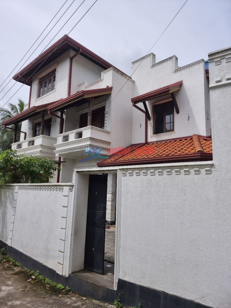 URGENTLY SALE A 3 STORIED HOUSE IN KIRIBATHGODA MAKOLA
